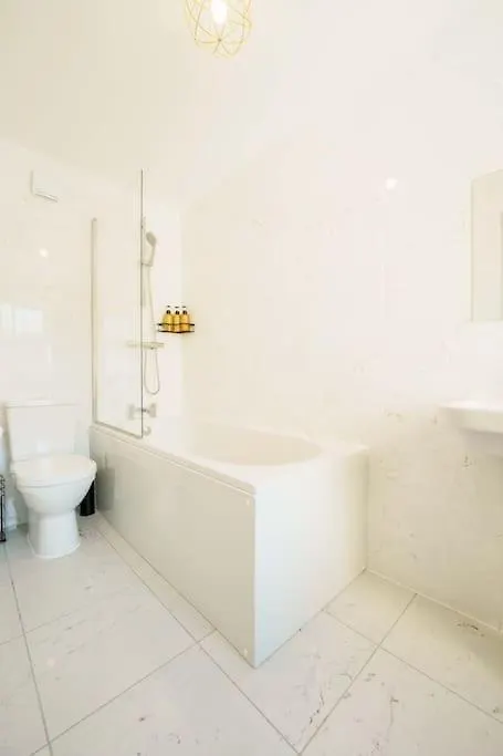 Superb 4Br New House Villa Leeds  United Kingdom