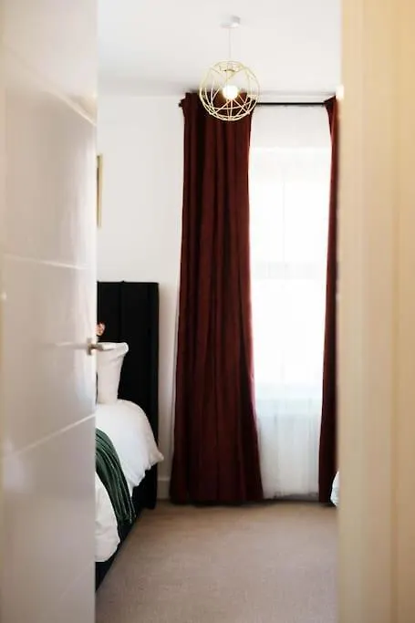 Superb 4Br New House Villa Leeds  0*, Leeds (West Yorkshire)