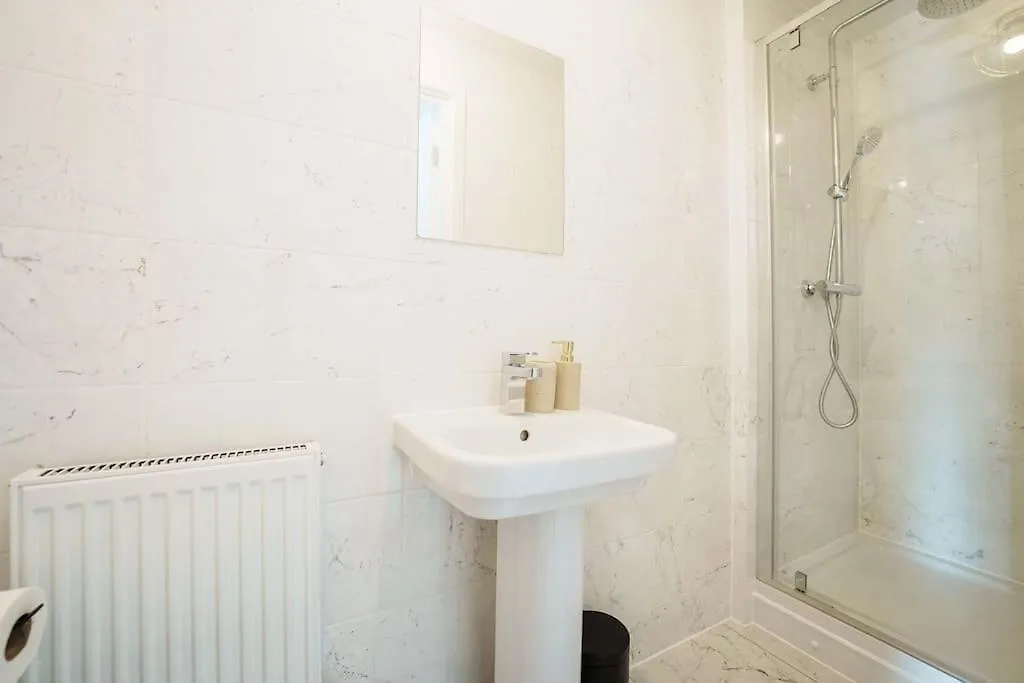 Superb 4Br New House Villa Leeds  United Kingdom