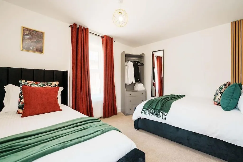 Holiday home Superb 4Br New House Villa Leeds  United Kingdom