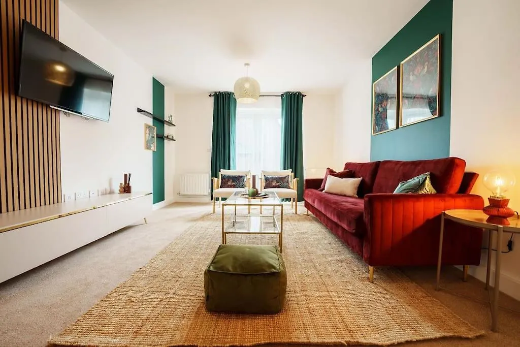 Holiday home Superb 4Br New House Villa Leeds