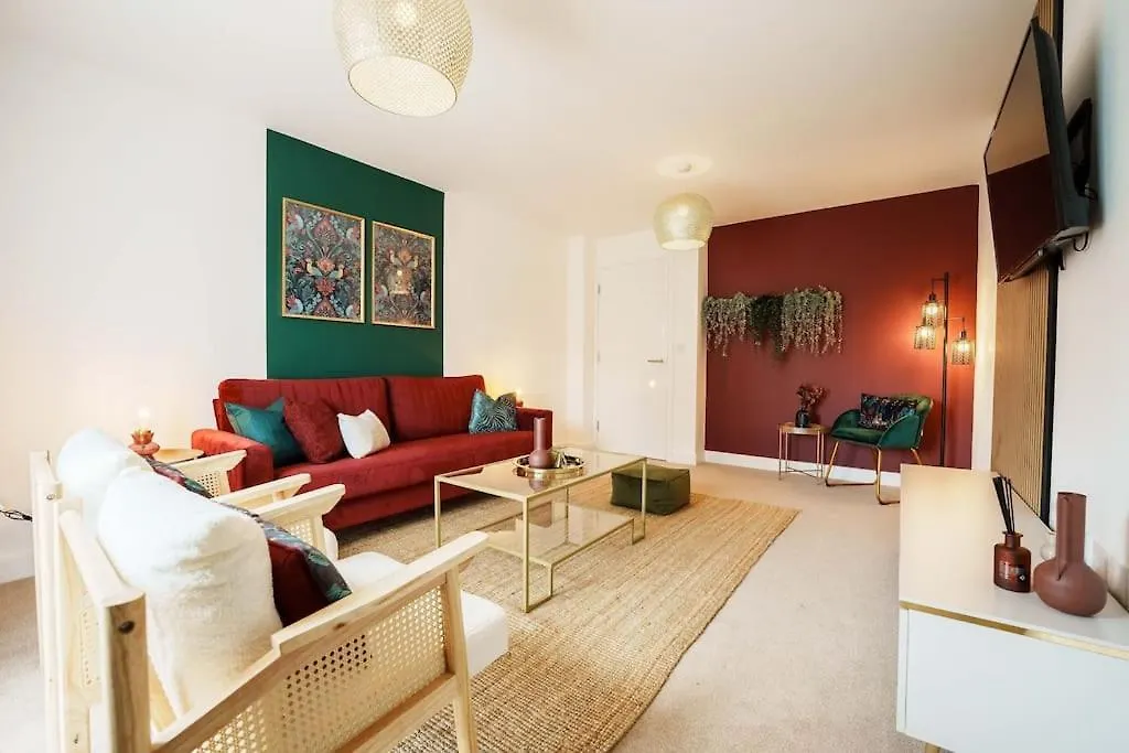 Holiday home Superb 4Br New House Villa Leeds