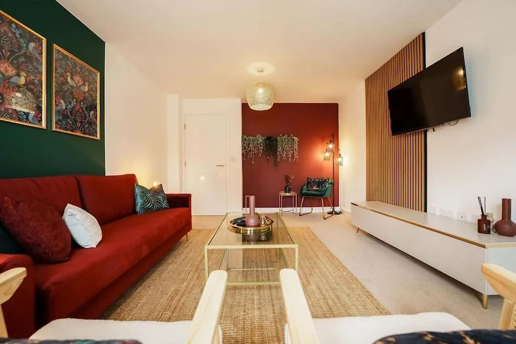 Holiday home Superb 4Br New House Villa Leeds